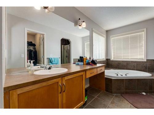 40 Copperstone Gate Se, Calgary, AB - Indoor Photo Showing Bathroom