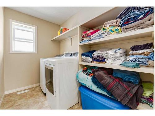 40 Copperstone Gate Se, Calgary, AB - Indoor Photo Showing Laundry Room
