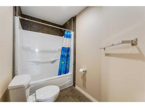 40 Copperstone Gate Se, Calgary, AB - Indoor Photo Showing Bathroom
