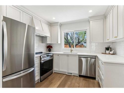 8223 4A Street Sw, Calgary, AB - Indoor Photo Showing Kitchen With Stainless Steel Kitchen With Upgraded Kitchen