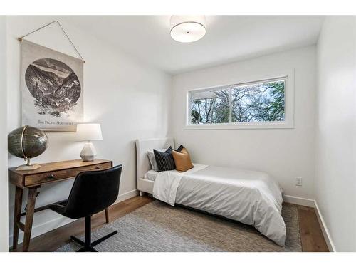 8223 4A Street Sw, Calgary, AB - Indoor Photo Showing Bedroom