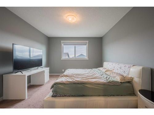 568 Evansborough Way Nw, Calgary, AB - Indoor Photo Showing Bedroom