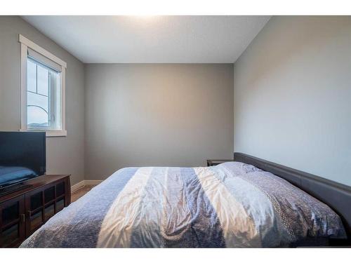 568 Evansborough Way Nw, Calgary, AB - Indoor Photo Showing Bedroom