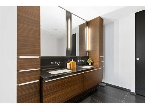 1806-108 9 Avenue Sw, Calgary, AB - Indoor Photo Showing Bathroom