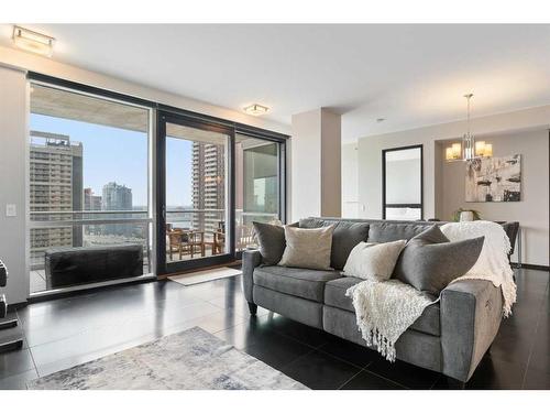 1806-108 9 Avenue Sw, Calgary, AB - Indoor Photo Showing Living Room