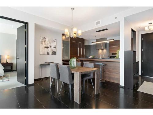 1806-108 9 Avenue Sw, Calgary, AB - Indoor Photo Showing Dining Room