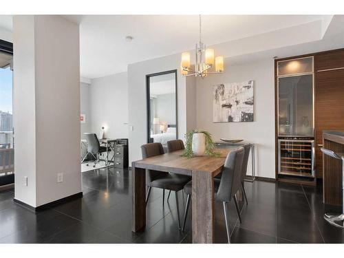 1806-108 9 Avenue Sw, Calgary, AB - Indoor Photo Showing Dining Room