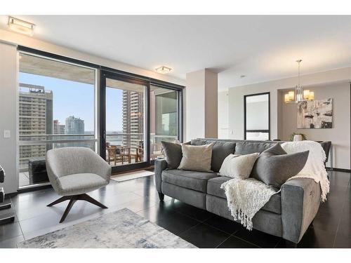 1806-108 9 Avenue Sw, Calgary, AB - Indoor Photo Showing Living Room