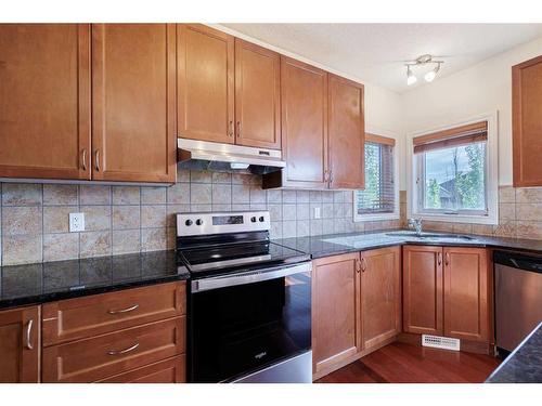 368 Evanspark Circle Nw, Calgary, AB - Indoor Photo Showing Kitchen