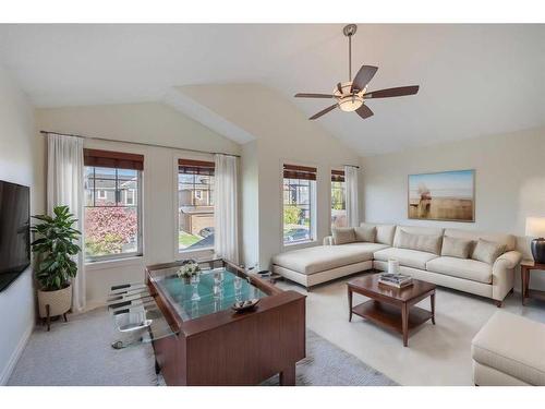 368 Evanspark Circle Nw, Calgary, AB - Indoor Photo Showing Living Room