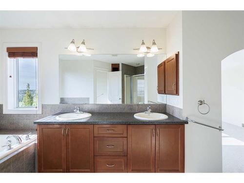 368 Evanspark Circle Nw, Calgary, AB - Indoor Photo Showing Bathroom