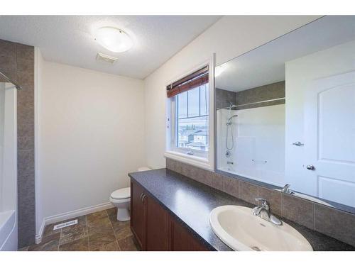 368 Evanspark Circle Nw, Calgary, AB - Indoor Photo Showing Bathroom