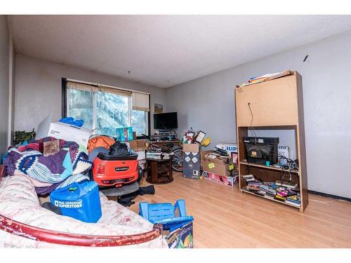 215 Rundlecairn Road Ne, Calgary, AB - Indoor Photo Showing Other Room