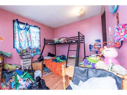 215 Rundlecairn Road Ne, Calgary, AB - Indoor Photo Showing Bedroom