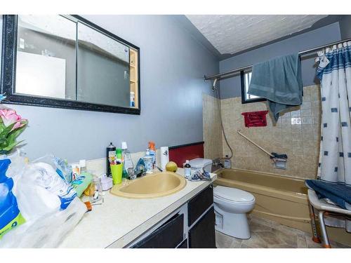 215 Rundlecairn Road Ne, Calgary, AB - Indoor Photo Showing Bathroom