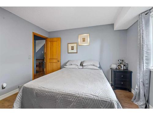 33 Sunhaven Close Se, Calgary, AB - Indoor Photo Showing Bedroom