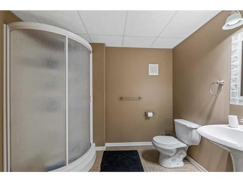 33 Sunhaven Close Se, Calgary, AB - Indoor Photo Showing Bathroom