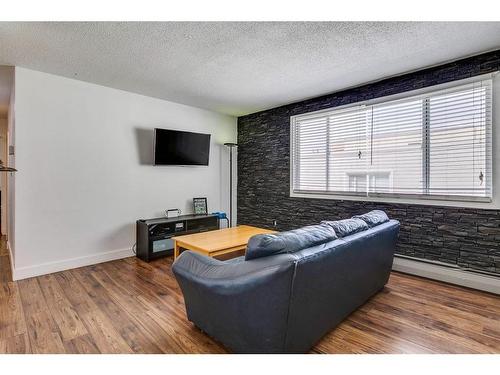 305-2503 17 Street Sw, Calgary, AB - Indoor Photo Showing Other Room