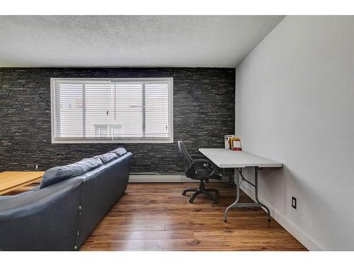 305-2503 17 Street Sw, Calgary, AB - Indoor Photo Showing Office