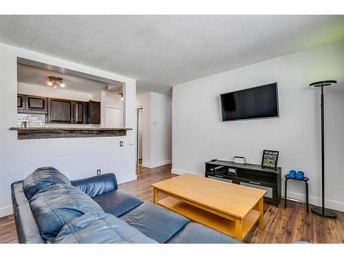 305-2503 17 Street Sw, Calgary, AB - Indoor Photo Showing Living Room