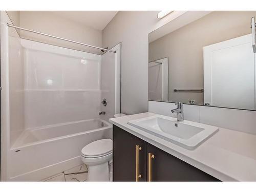 544 Walgrove Boulevard Se, Calgary, AB - Indoor Photo Showing Bathroom