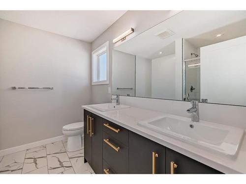 544 Walgrove Boulevard Se, Calgary, AB - Indoor Photo Showing Bathroom