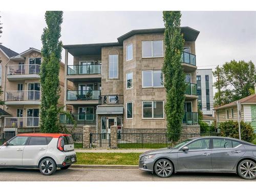 21-209 17 Avenue Ne, Calgary, AB - Outdoor With Balcony With Facade