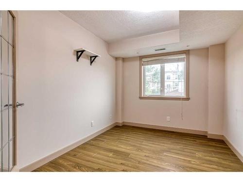 21-209 17 Avenue Ne, Calgary, AB - Indoor Photo Showing Other Room