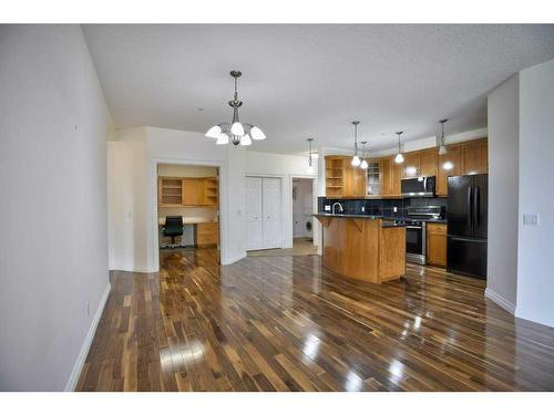 1308-24 Hemlock Crescent Sw, Calgary, AB - Indoor Photo Showing Kitchen