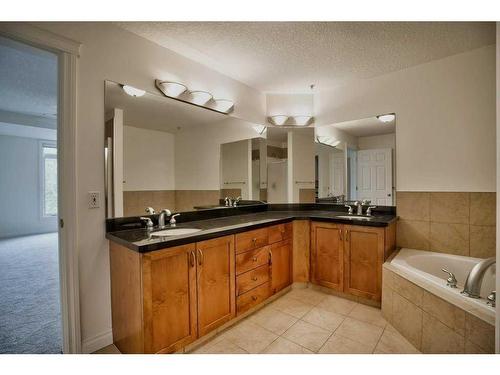 1308-24 Hemlock Crescent Sw, Calgary, AB - Indoor Photo Showing Bathroom