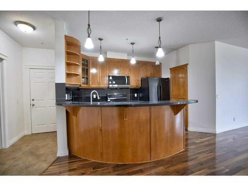 1308-24 Hemlock Crescent Sw, Calgary, AB - Indoor Photo Showing Kitchen