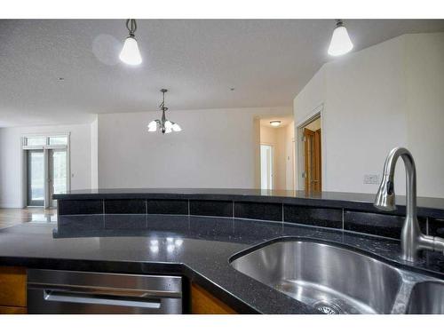 1308-24 Hemlock Crescent Sw, Calgary, AB - Indoor Photo Showing Kitchen With Double Sink