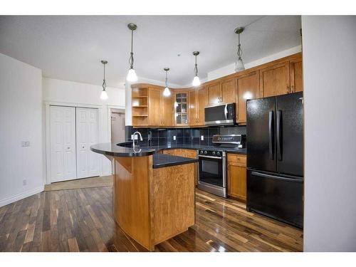 1308-24 Hemlock Crescent Sw, Calgary, AB - Indoor Photo Showing Kitchen