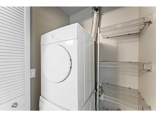 807-215 13 Avenue Sw, Calgary, AB - Indoor Photo Showing Laundry Room