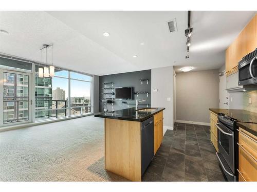 807-215 13 Avenue Sw, Calgary, AB - Indoor Photo Showing Kitchen