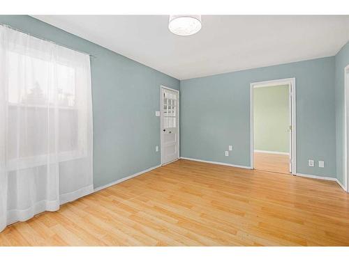 605 19 Street Nw, Calgary, AB - Indoor Photo Showing Other Room