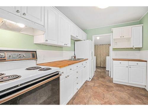 605 19 Street Nw, Calgary, AB - Indoor Photo Showing Kitchen