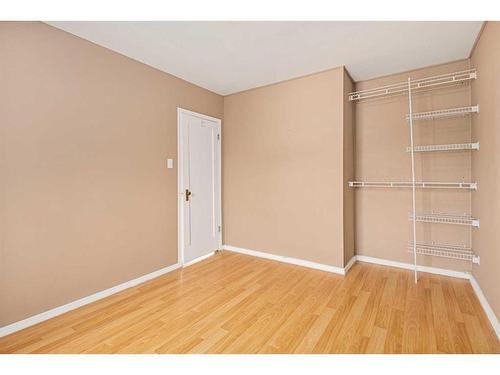 605 19 Street Nw, Calgary, AB - Indoor Photo Showing Other Room