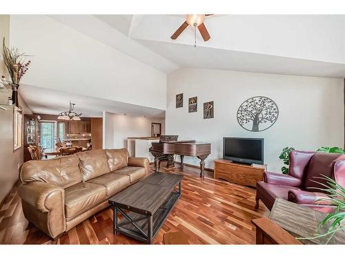 308 Canyon Close, Canmore, AB - Indoor Photo Showing Living Room