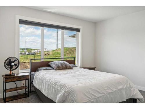 20 Willow Park Point, Cochrane, AB - Indoor Photo Showing Bedroom