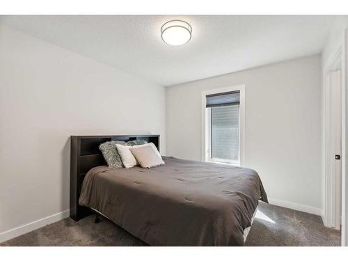 20 Willow Park Point, Cochrane, AB - Indoor Photo Showing Bedroom