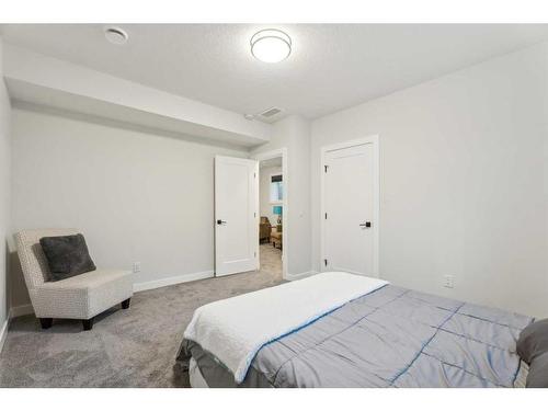 20 Willow Park Point, Cochrane, AB - Indoor Photo Showing Bedroom