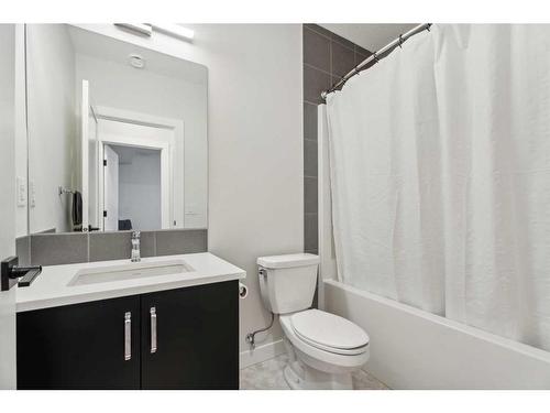 20 Willow Park Point, Cochrane, AB - Indoor Photo Showing Bathroom