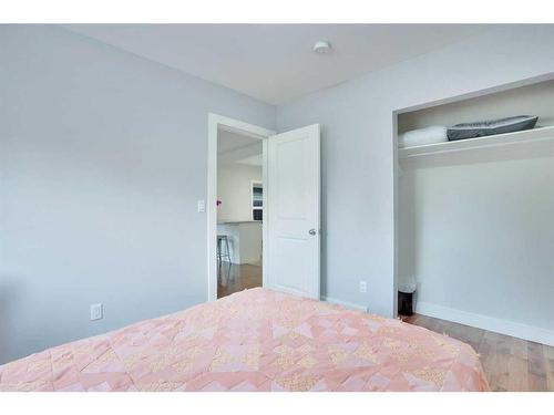 829 3 Avenue West, Drumheller, AB - Indoor Photo Showing Bedroom