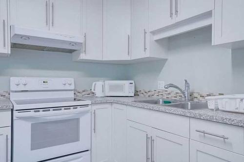 829 3 Avenue West, Drumheller, AB - Indoor Photo Showing Kitchen With Double Sink