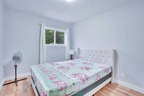 829 3 Avenue West, Drumheller, AB - Indoor Photo Showing Bedroom