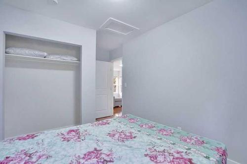 829 3 Avenue West, Drumheller, AB - Indoor Photo Showing Bedroom