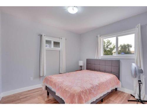 829 3 Avenue West, Drumheller, AB - Indoor Photo Showing Bedroom