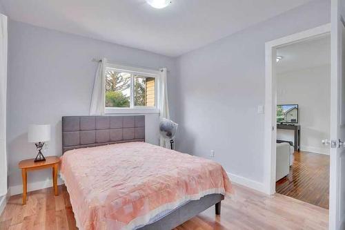 829 3 Avenue West, Drumheller, AB - Indoor Photo Showing Bedroom