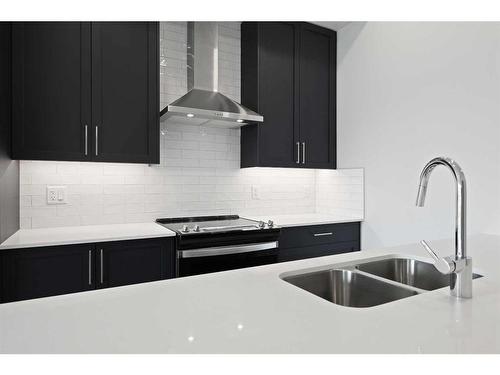 419-255 Les Jardins Park Se, Calgary, AB - Indoor Photo Showing Kitchen With Double Sink With Upgraded Kitchen